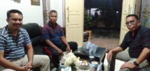 Birokrat senior Usman Labai dan Muktar bertemu dengan Yohanes Wempi yang juga Bakal Calon Bupati Padang Pariaman. (Foto: Dok. Istimewa)