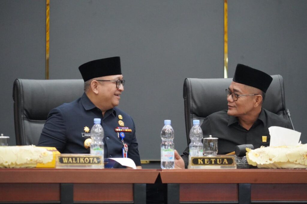 Dari kiri ke kanan: Pj Wako Padang, Andree Harmadi Algamar dan Ketua DPRD Kota Padang, Syafrial Kani. (Foto: Dok. Prokopim)