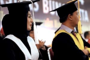 Rektor Universitas Bung Hatta, Prof Dr Diana Kartika akan melantik sebanyak 832 wisudawan ke 81 Universitas Bung Hatta selama dua hari. (Foto: Dok. UBH)