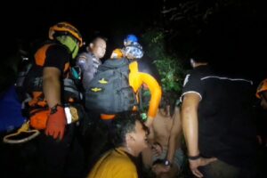 Pemuda yang sempat hilang di Sungai Lubuk Minturun Padang ditemukan selamat pada Rabu (1/5/2024) malam. (Foto: Dok. Basarnas)