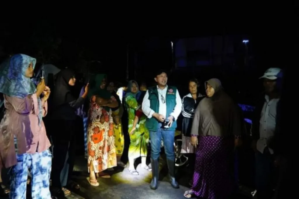 Tadi malam, warga Tanah Datar kembali mengungsi akibat debit air sungai meningkat (Foto: Dok. Antara/HO)