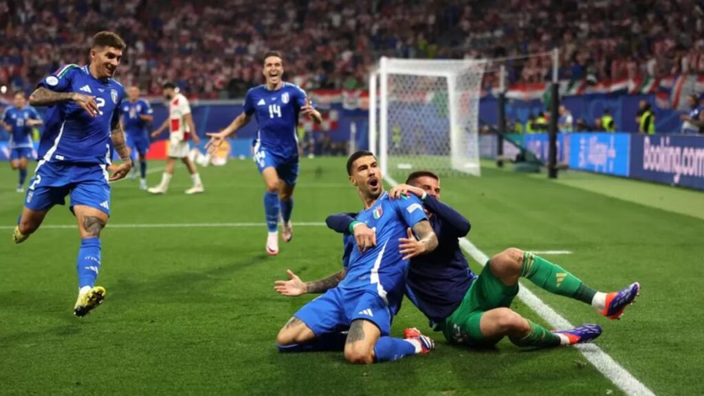 Selebrasi Mattio Zacagni usai mencetak gol dan memastikan Italia lolos ke 16 besar Piala Eropa 2024. (dok. istimewa)