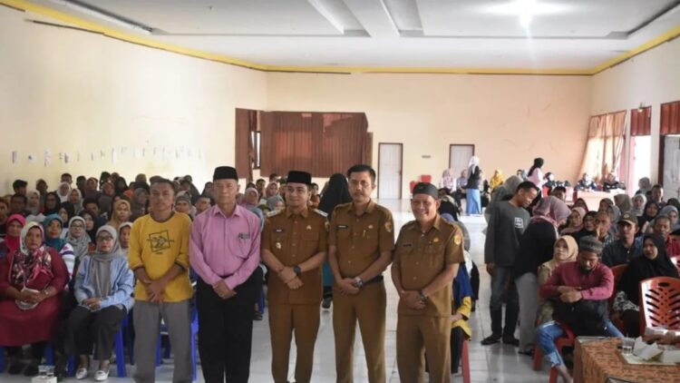 Wakil Wali Kota Solok Ramadhani Kirana Putra saat menghadiri kegiatan sosialisasi penyerahan bantuan bedah RTLH bagi 157 KK yang digelar Disperkim Kota Solok. ANTARA/HO-Diskominfo Solok