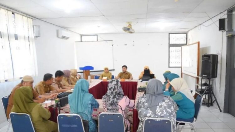 Dinas Kesehatan Kota Solok, Sumbar saat melaksanakan bimbingan teknis (Bimtek) Pokjanal Posyandu tingkat Kecamatan Tanjung Harapan. ANTARA/HO-Diskominfo Kota Solok.