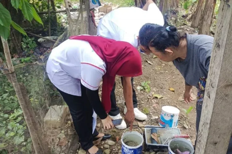 Puskesmas Ranah Ampek Hulu Tapan,  Kabupaten Pesisir Selatan melakukan kegiatan Survei Vektor DBD (Demam Berdarah Dengue) dan PSN  (Pemberantasan Sarang Nyamuk) di Nagari Simpang Gunung  Tapan,  Rabu (28/8).