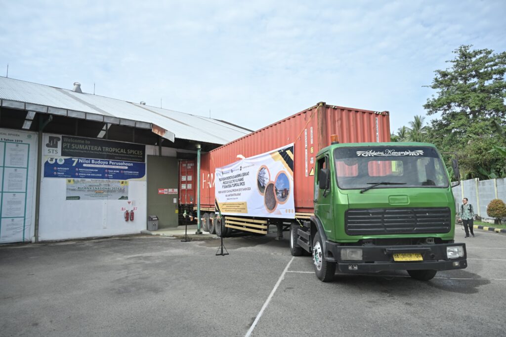 Pelepasan ekspor produk kulit manis oleh PT Sumatera Tropical Spices (STS) menuju Amerika Serikat, Rabu (21/8/2024) siang. (Foto: Dok. Adpim)