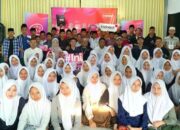 Penyerahan router internet dari Tri dan pelanggan untuk Yayasan Pusat Studi Al-Qur'an (PSQ). (Foto: Dok. IOH)