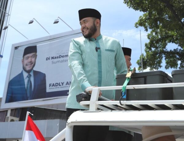 Calon Wali Kota (Cawako) Padang periode 2024-2029, Fadly Amran saat pendaftaran ke KPU Padang pada Rabu (28/8/2024) siang. (Foto: Dok. Tim FA)