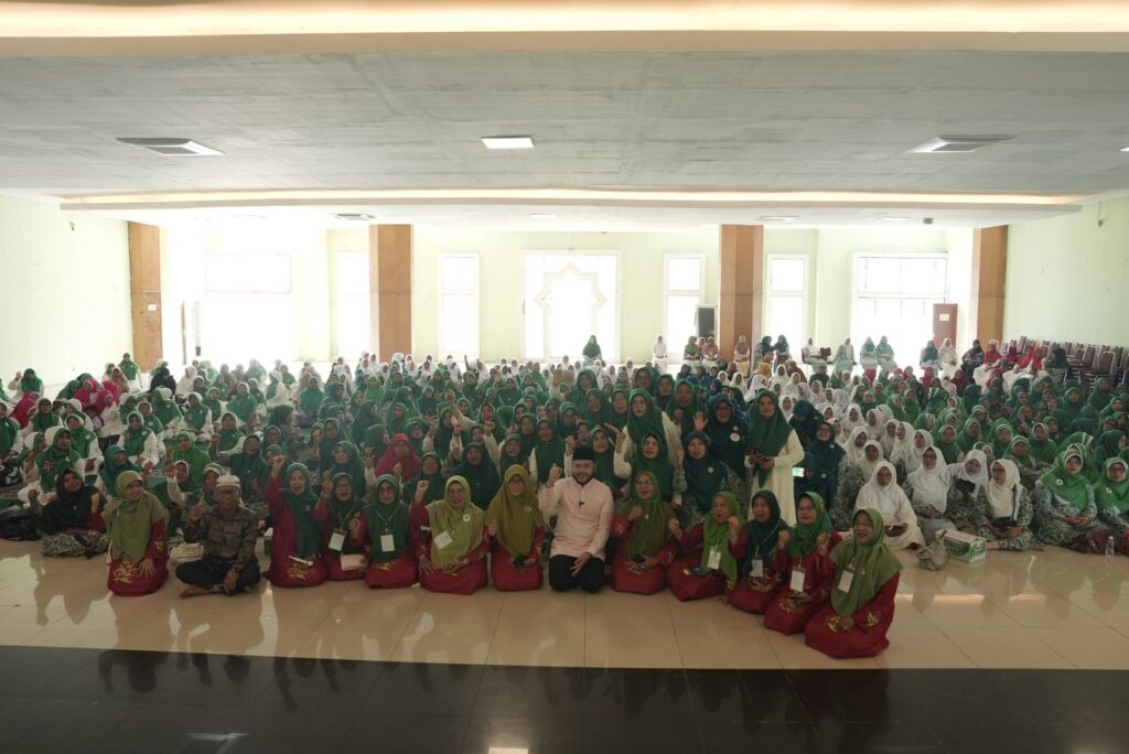 Cawako Padang, Fadly Amran menghadiri kegiatan Kompetisi Mars Majelis Taklim Indonesia (MTI) yang berlangsung di ruang pertemuan Masjid Agung Nurul Iman, Sabtu (31/8/2024) siang. (Foto: Dok. Tim FA)