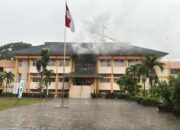 Gedung Utama Politeknik Negeri Padang Dilaporkan Terbakar