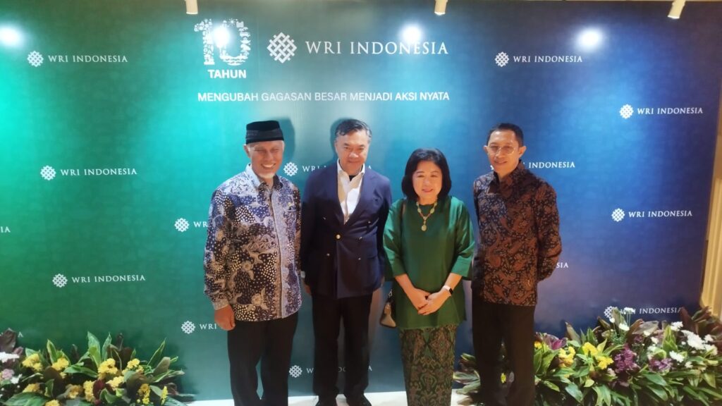 Gubernur Sumbar, Mahyeldi menghadiri Peringatan 10 Tahun WRI Indonesia di Thamrin Nine Ballroom, Jakarta, Senin (5/8/2024) malam yang mengusung tema 'Mengubah Gagasan Besar Menjadi Aksi Nyata'. (Foto: Dok. Adpim)