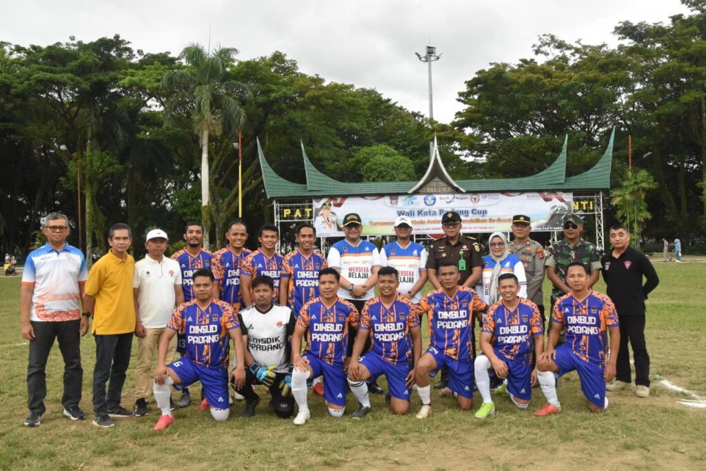 12 tim sepak bola antar Disdik se-Sumatera Barat (Sumbar) ikut memeriahkan rangkaian Hari Jadi Kota (HJK) ke-355 tahun Kota Padang. (Foto: Dok. Prokopim)