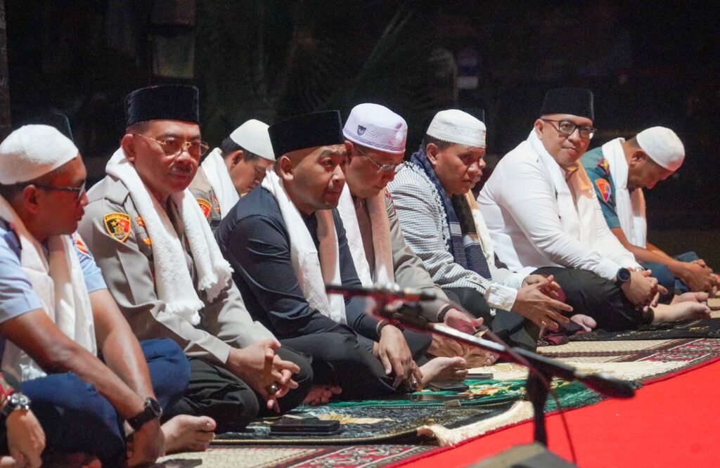 Pj Wako Padang, Andree Harmadi Algamar menghadiri kegiatan Doa Bersama diadakan Polda Sumbar, Jumat (9/8/2024) subuh. (Foto: Dok. Prokopim)