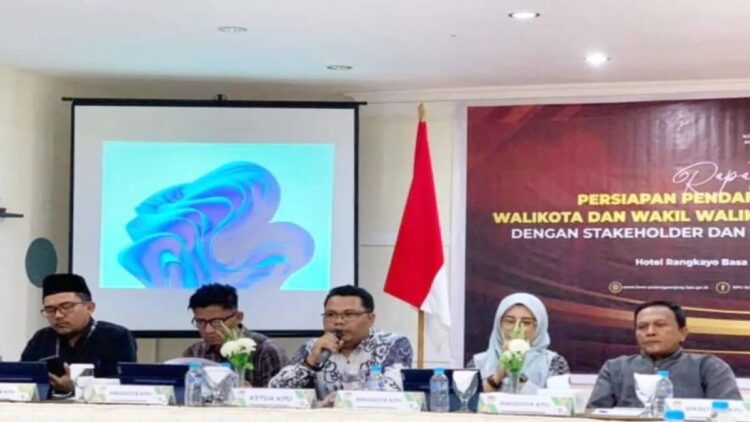 KPU rakorkan persiapan pendaftaran calon kepala daerah Pemilu serentak 2024. (ANTARA/ Isril/ HO)