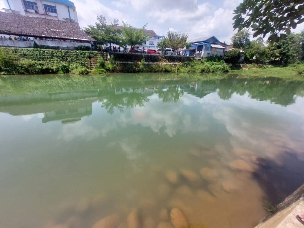 Penemuan mayat di Sungai Kuranji Padang pada Senin (5/8/2024) siang. (Foto: Dok. Polresta Padang)