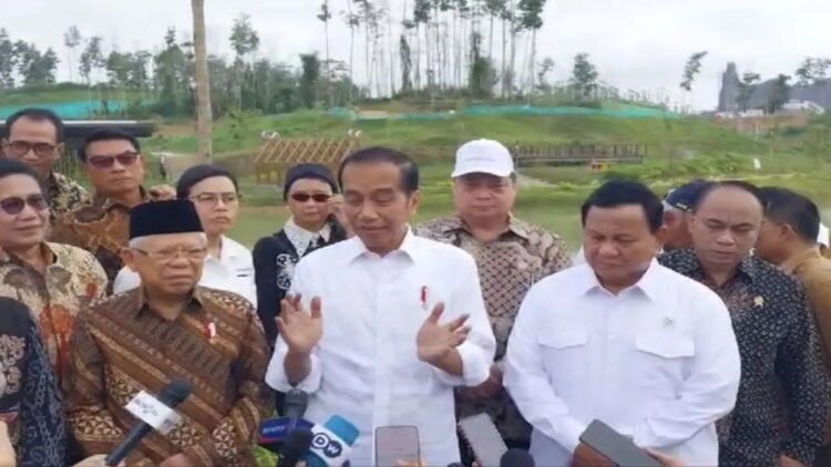 Tangkapan layar - Prabowo Subianto bersama para menteri Kabinet Indonesia Maju (KIM) saat mendampingi Presiden Joko Widodo dan Wakil Presiden Ma'ruf Amin dalam sesi konferensi pers di IKN, Penajam Paser Utara, Kalimantan Timur, Senin (12/8/2024). (ANTARA/Andi Firdaus).