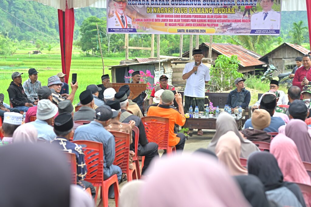 Gubernur Sumbar, Mahyeldi merespons positif terhadap usulan masyarakat Nagari Pauh Kamang Mudiak yang meminta pembukaan jalan usaha tani baru. (Foto: Dok. Adpim)