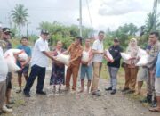 Pemko Pariaman Serahkan Bantuan ke Masyarakat Terdampak Banjir