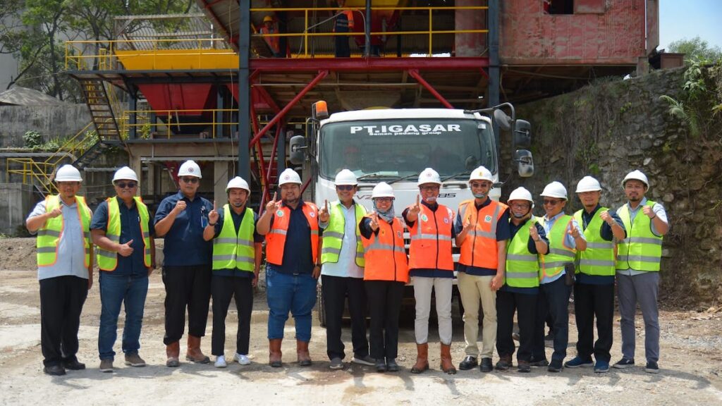 peresmian batching plant PT Igasar oleh DIrut Semen Padang. (dok. Humas)