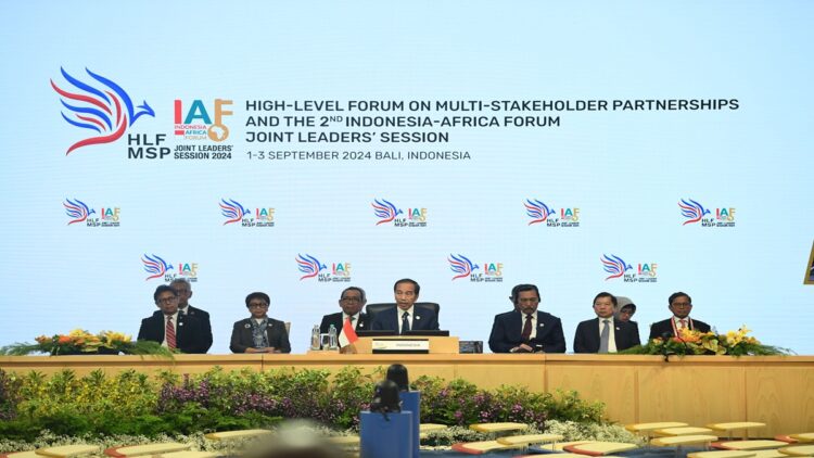 Presiden Joko Widodo (tengah) menyampaikan pandangannya saat Joint Leaders' Session Indonesia-Africa Forum (IAF) II and High-Level Forum on Multi-Stakeholder Partnerships (HLF MSP) di Nusa Dua, Bali, Senin (2/9/2024). Media Center IAF II-HLF MSP/Fikri Yusuf/nym.