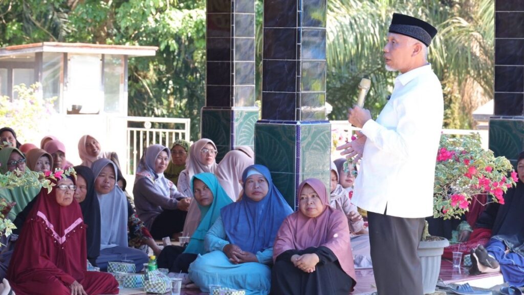 Buya Mahyeldi temui masyarakat di Dharmasraya. (dok. istimewa)