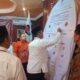 Calon Wali Kota Gunungsitoli Sowa'a Laoli saat melakukan penandatanganan deklarasi Kampanye Damai, yang digelar KPU Gunungsitoli di Hotel Soliga, Jl. Pangeran Diponegoro No. 432, Miga Kecamatan Gunungsitoli, Selasa (24/9/2024). (dok. Kariadil Harefa/Radarsumbar)