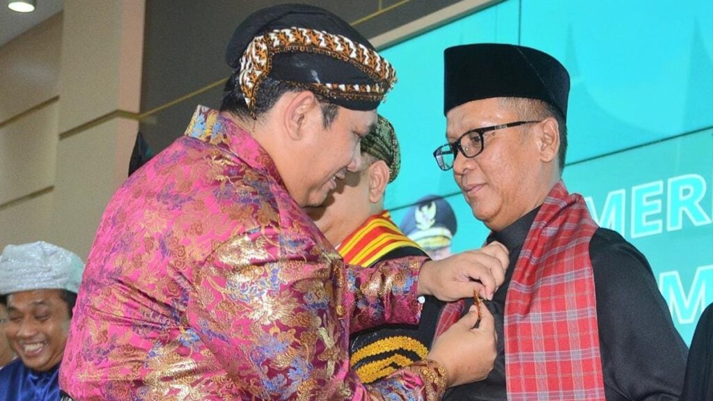 Dirut PT Semen Padang dapat gelar kehormatan dari Kesultanan Yogyakara. (dok. Humas)