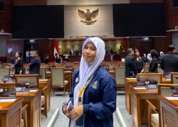 Siswa SMAN 1 Bayang, Embun Nuraisya saat di gedung DPR RI mengikuti ajang Parlemen Remaja 2024. (dok. istimewa)