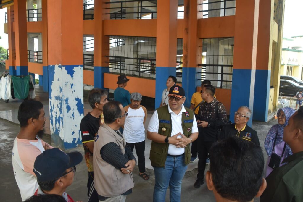 Pj Wako Padang, Andree Harmadi Algamar meninjau Shelter Darussalam yang berada di Kecamatan Koto Tangah pada Sabtu (7/9/2024) pagi. (Foto: Dok. Prokopim)