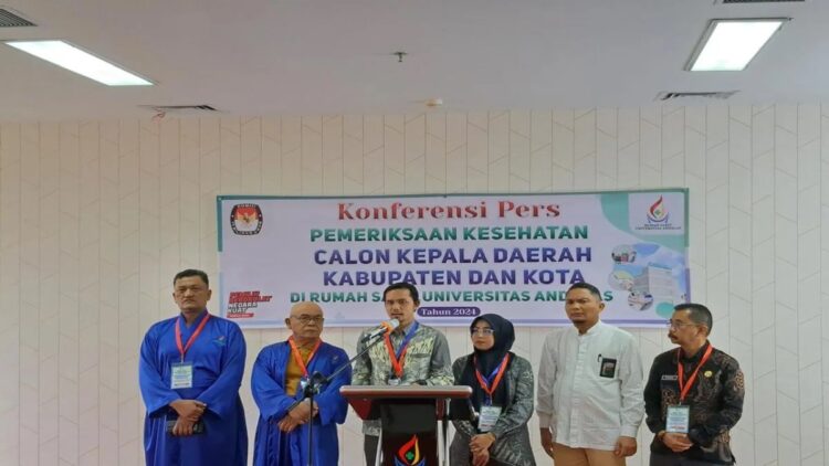 Bakal Calon Bupati dan Wakil Bupati Pasaman Barat Yulianto-M Ihpan saat melakukan tes kesehatan di Rumah Sakit Unand Padang beberapa waktu lalu. KPU daerah setempat nyatakan kesehatan empat pasangan bakal calon memenuhi syarat untuk mengikuti Pilkada 2024. Antara/HO-KPU Pasaman Barat.