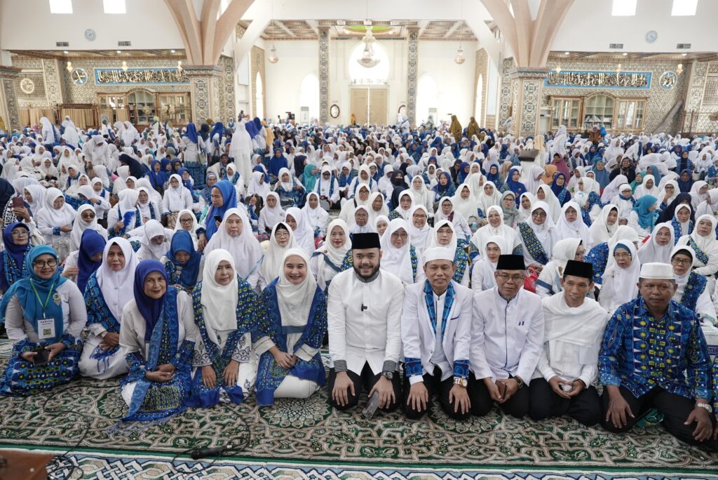 Masjid Baiturrahmah Kota Padang dipilih sebagai lokasi pertemuan yang mempertemukan 19 perwakilan BKMT dari berbagai kabupaten dan kota di Sumbar. (Foto: Dok. Tim FA)