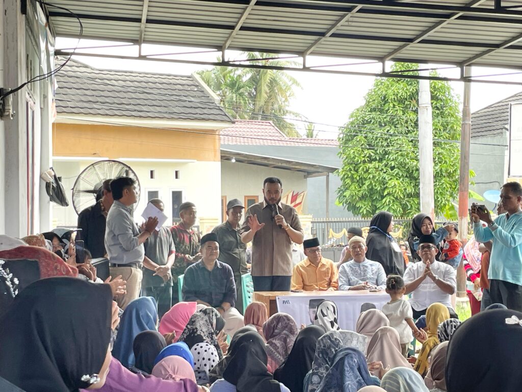 Cawako Padang, Fadly Amran bertemu dengan masyarakat Kuranji untuk bersilaturahmi dan memaparkan program unggulannya ketika diamanahkan memimpin Kota Padang periode 2024-2029. (Foto: Dok. Tim FA)