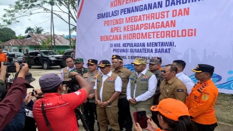 Kepala BNPB Suharyanto usai kegiatan simulasi penanganan darurat bersama unsur Pemerintah Kabupaten Kepu​​​lauan Mentawai, Sumatera Barat untuk mengantisipasi potensi megathrust di kabupaten setempat, Kamis (5/9). ANTARA/HO-BNPB