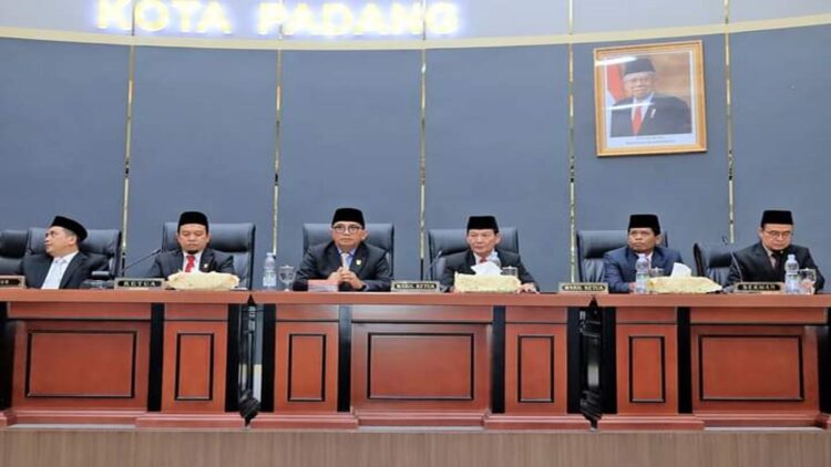 DPRD Padang menetapkan struktur komisi dan Bapemperda 2024-2029. (Foto: Dok. MC Padang)