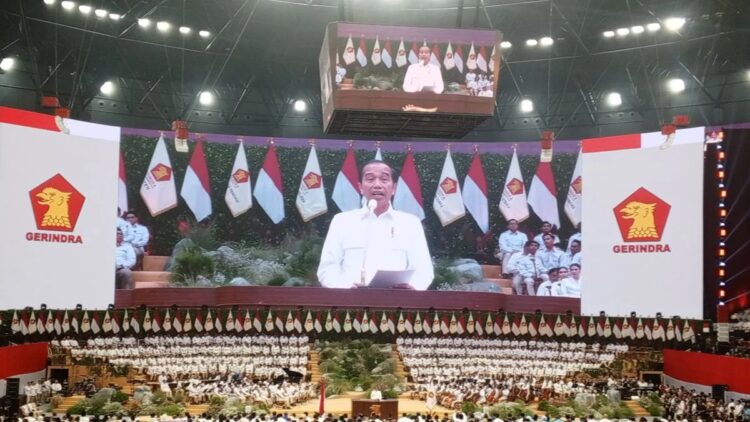 Presiden RI Joko Widodo memberi sambutan saat menghadiri apel kader dan penutupan Rapimnas Partai Gerindra di Indonesia Arena, Senayan, Jakarta, Sabtu (31/8/2024). ANTARA/Benardy Ferdiansyah