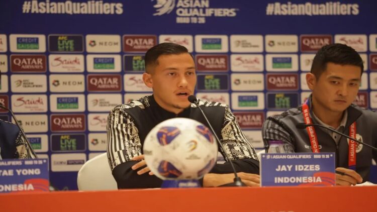 Pemain Timnas Indonesia Jay Idzes pada sesi jumpa pers, Rabu (4/9/2024), menjelang laga melawan Arab Saudi pada ajang putaran ketiga Kualifikasi Piala Dunia 2026 zona Asia Grup C di Stadion King Abdullah Sports City, Jeddah pada Kamis (5/9) waktu setempat atau Jumat (6/9) dini hari pukul 01.00 WIB. (ANTARA/HO/PSSI)