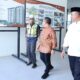 Menteri PANRB Abdullah Azwar Anas dan Dirjen Perumahan PUPR Iwan Suprijanto saat meninjau kesiapan hunian AS di IKN. (Foto: Humas PANRB)