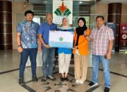 PTPN IV Regional 4 Berikan Beasiswa kepada Mahasiswa UNJA dan UIN