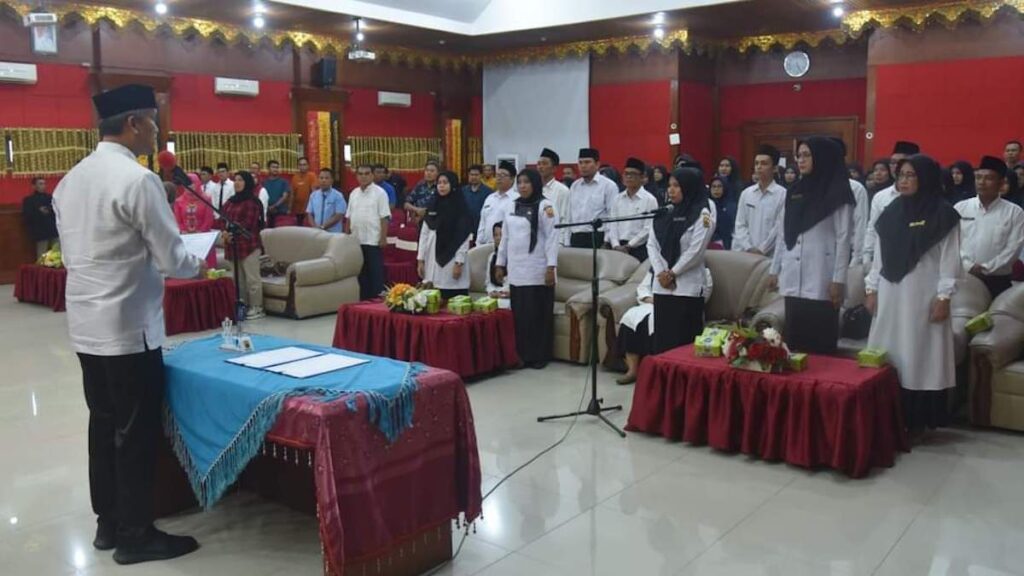 Pj Wali Kota Pariaman, Roberia lantik pegawai eselon III dan PPPK. (dok. istimewa)