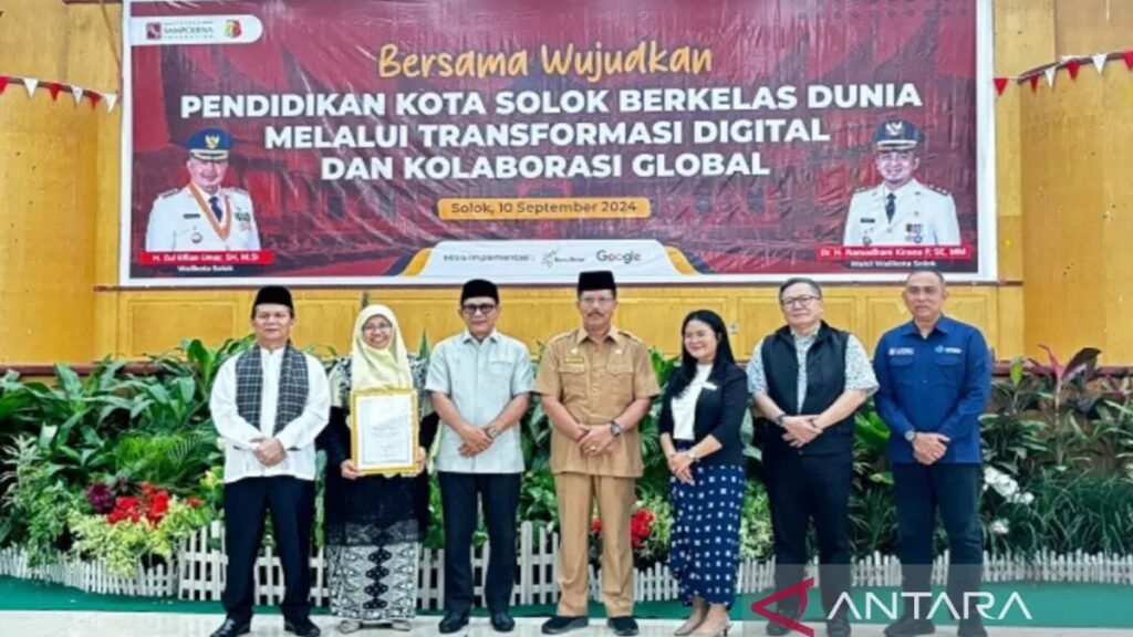 Dinas Pendidikan Kota Solok, Sumatera Barat mengadakan pelatihan "coding" untuk wujudkan pendidikan berkelas dunia. (ANTARA/HO-Diskominfo Solok)