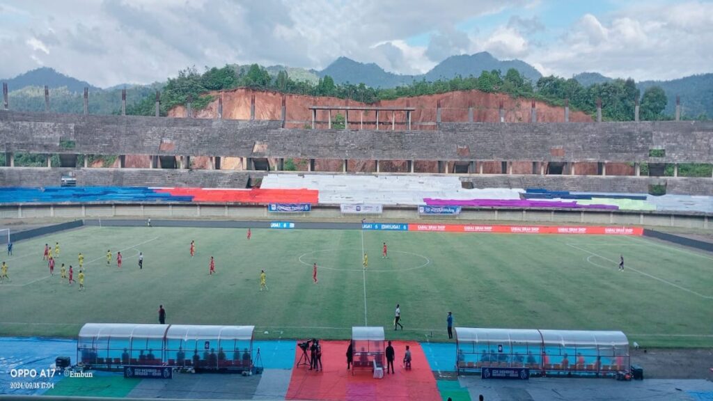 Semen Padang FC kontra Barito Putra di Stadion Utama Sumbar. (dok. Radarsumbar.com)