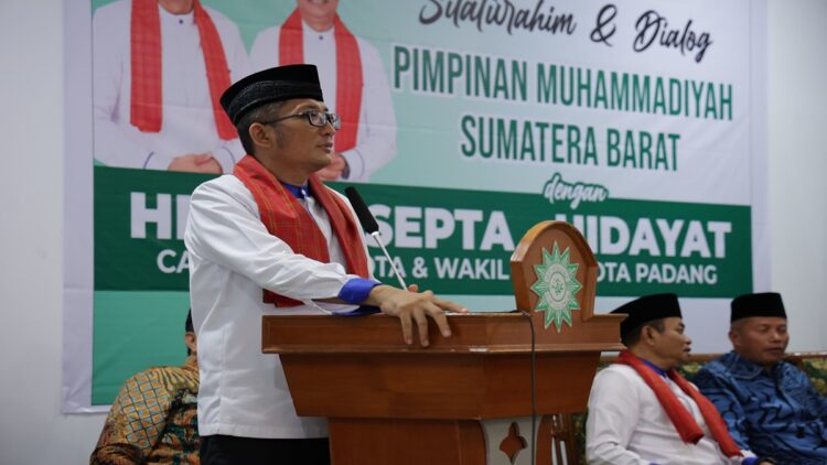 Cawako dan cawawako Padang Hendri Septa-Hidayat saat menghadiri rapat koordinasi Muhammadiyah Kota Padang. (Foto: Dok. Istimewa)