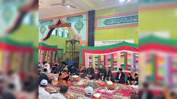 Alek Tradisi Bukak Kapalo Banda di Bungus, Kota Padang, Sumatera Barat (Sumbar) pada Minggu (29/9/2024) siang. (Foto: Dok. Tim FA)