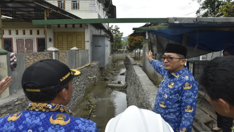 Hendri Septa sewaktu masih menjadi wali kota Padang responsive terhadap upaya pengurangan bencana. (Foto: Dok. Istimewa)