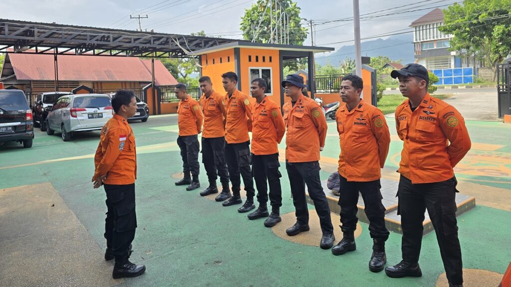 Apel personel Basarnas Padang menuju evakuasi penambang yang tertimbun di Kabupaten Solok. (dok. Basarnas Padang)