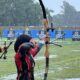 Atlet panahan Sumbar tetap bertanding meski hujan deras mengguyur arena PON XXI. (dok. istimewa)