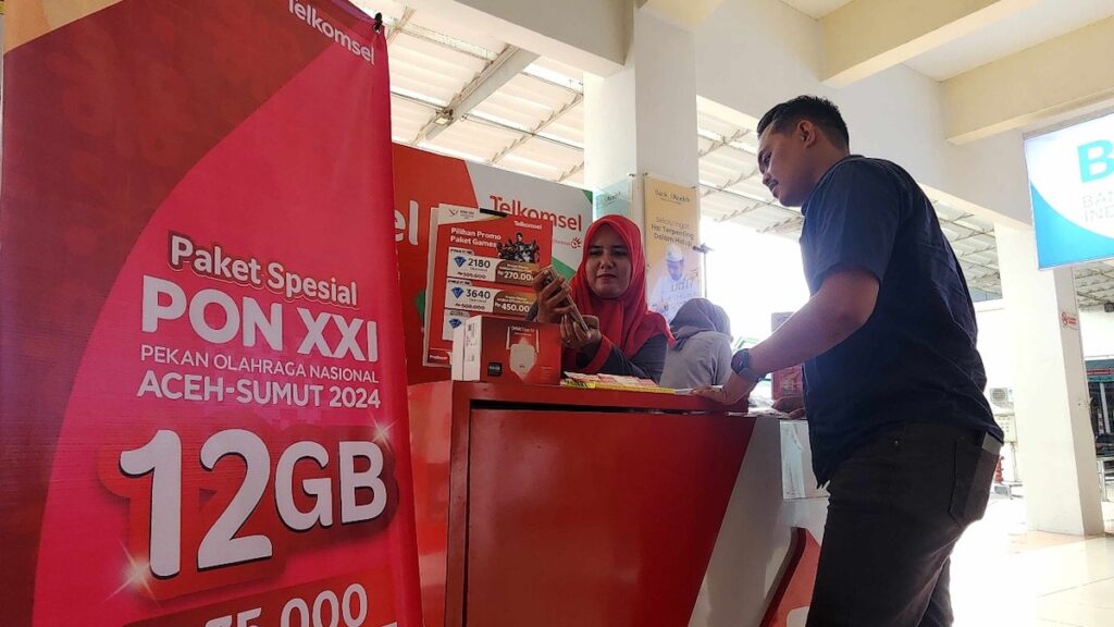 Telkomsel telah menyiapkan berbagai produk dan layanan pelanggan untuk mengakomodasi kebutuhan komunikasi seluruh peserta dan pengunjung yang dapat ditemukan di berbagai lokasi acara PON XXI Aceh-Sumut. (dok. Telkomsel)