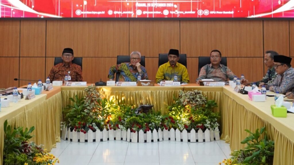 Kunjungan Komisi II DPR RI ke KPU Sumbar. (dok. istimewa)