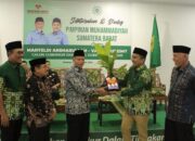 Mahyeldi-Vasko Serahkan 100 Ribu Bibit Pinang Wangi kepada Muhammadiyah Sumbar