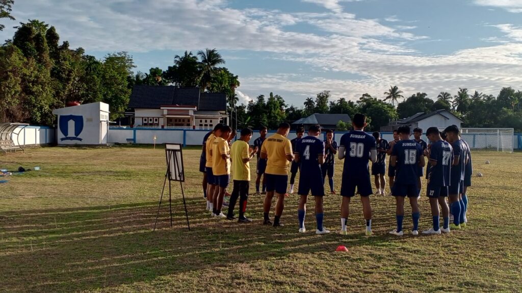 Persiapan tim sepakbola Sumbar jelang lawan NTT di cabor sepakbola PON XXI Aceh-Sumut. (dok. istimewa)